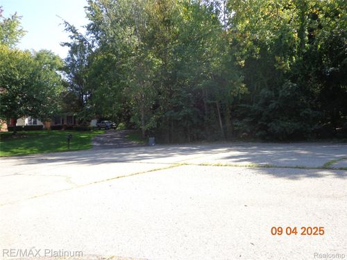1928 Mist Wood Dr, Howell, MI, 48843-8141 | Card Image