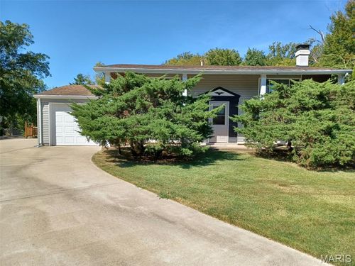 2229 Murray Forest Dr, Maryland Heights, MO, 63043-2211 | Card Image