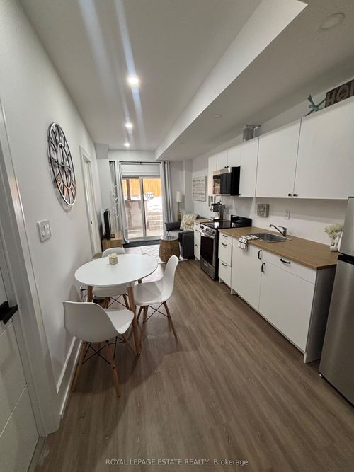 150 Warden Ave, Scarborough, ON, M1N2Z4 | Card Image