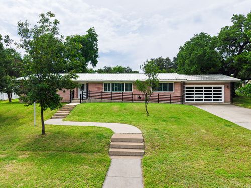 708 W North Ave, Lampasas, TX, 76550-1764 | Card Image
