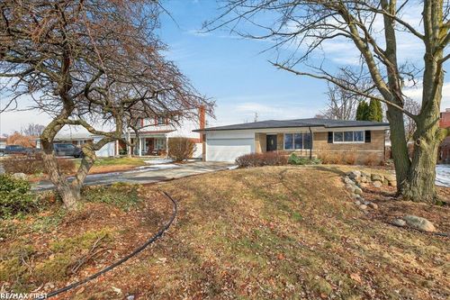 32154 Gainsborough Dr, Warren, MI, 48088-1374 | Card Image