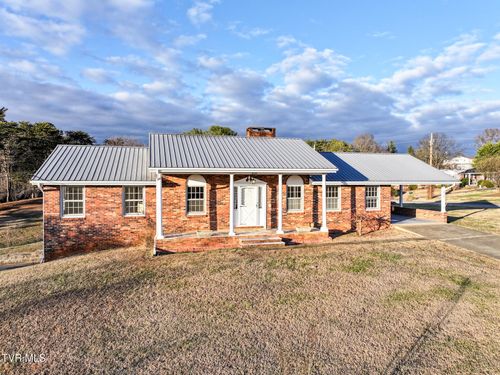 210 Sioux Trl, Greeneville, TN, 37743-8949 | Card Image