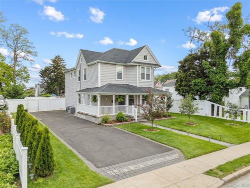 81 Pearsall Ave, Freeport, NY, 11520-2616 | Card Image