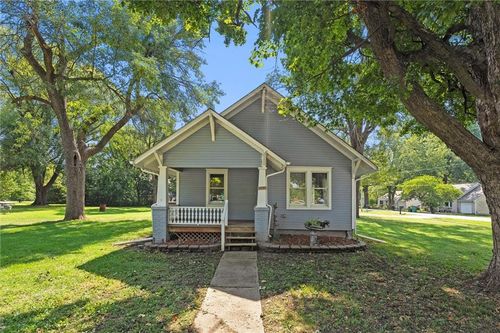 105 5th St, Louisburg, KS, 66053-3603 | Card Image