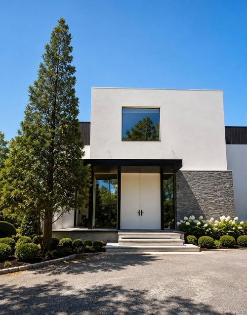 87 Castle Hill Ct, Southampton, NY, 11968-5524 | Card Image