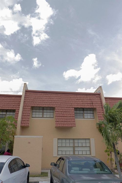 35 Pleasant Hill Ln, Tamarac, FL, 33319-2443 | Card Image