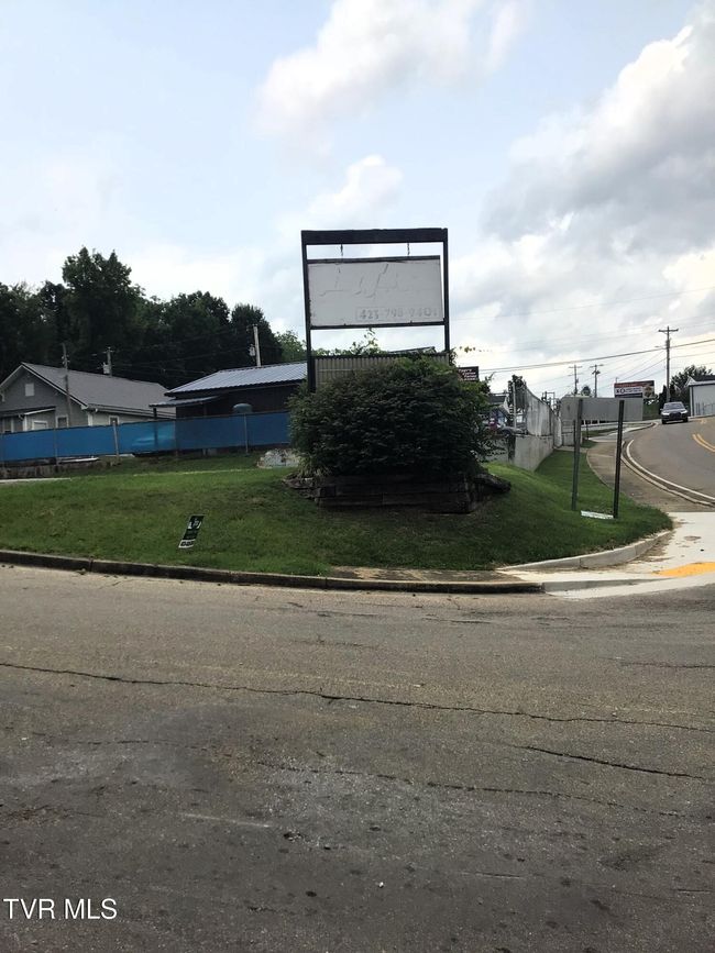 102 E Hardin St, Home with 0 bedrooms, 0 bathrooms and null parking in Greeneville TN | Image 8