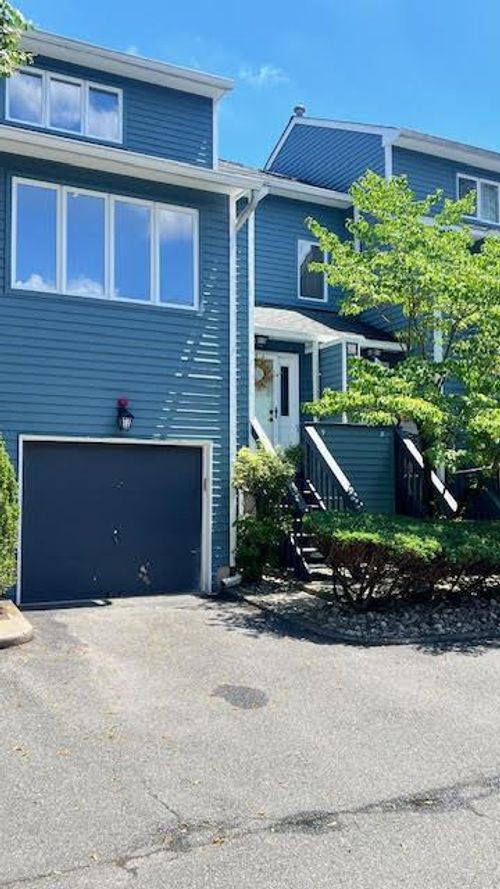 9 Village Grn, Bardonia, NY, 10954-2019 | Card Image