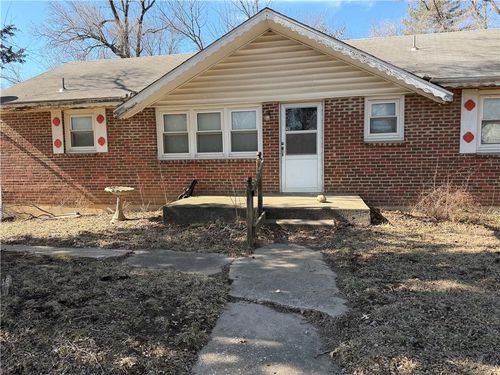 20 Johnson St, Buckner, MO, 64016-9740 | Card Image