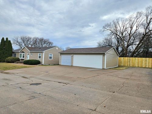 1318 Terrace Heights Dr, Muscatine, IA, 52761-3055 | Card Image