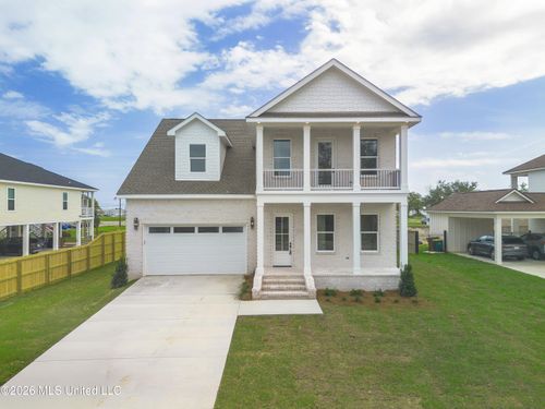 117 W Fourth St, Long Beach, MS, 39560-6027 | Card Image