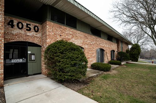 4050 W Rivers Edge Cir, Brown Deer, WI, 53209-1164 | Card Image