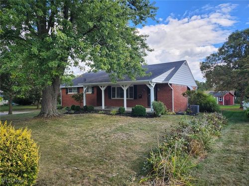 777 Crestwood Ave, Wadsworth, OH, 44281-1934 | Card Image
