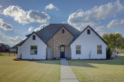 This gorgeous home sits on almost an acre lot! | Image 1