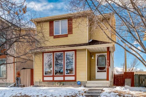955 Erin Woods Dr Se, Calgary, AB, T2B2W4 | Card Image