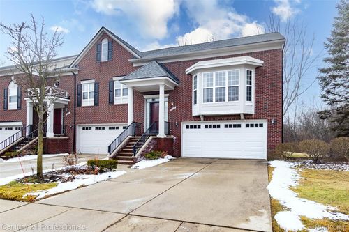 912 Sandalwood Dr, Troy, MI, 48085-1660 | Card Image
