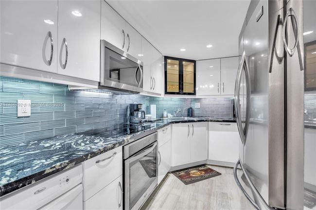 APT-1804 - 3031 N Ocean Blvd, Condo with 2 bedrooms, 2 bathrooms and null parking in Fort Lauderdale FL | Image 9