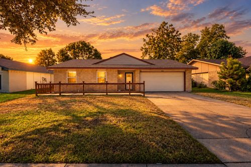 1522 Bosque Dr, Garland, TX, 75040-5304 | Card Image