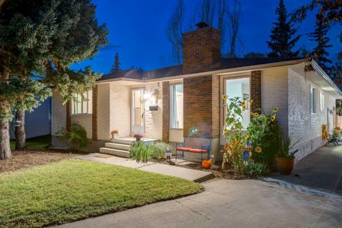 220 Oakridge Place Sw, Calgary, AB, T2V1V2 | Card Image