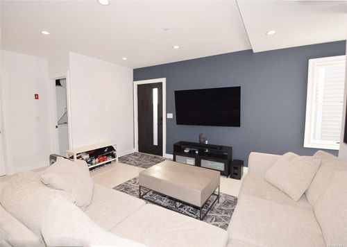 102 Tennessee Ave, Long Beach, NY, 11561-1342 | Card Image