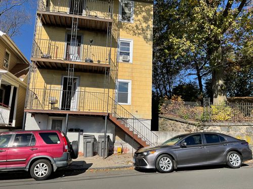 22 Oak St, Naugatuck, CT, 06770-4285 | Card Image