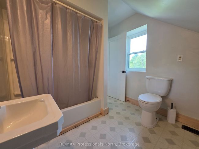 1537 Tulip Rd, House other with 2 bedrooms, 1 bathrooms and 4 parking in Algonquin Highlands ON | Image 10
