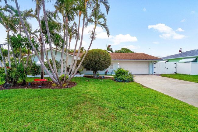 353 Mars Ave, House other with 2 bedrooms, 2 bathrooms and null parking in Tequesta FL | Image 26