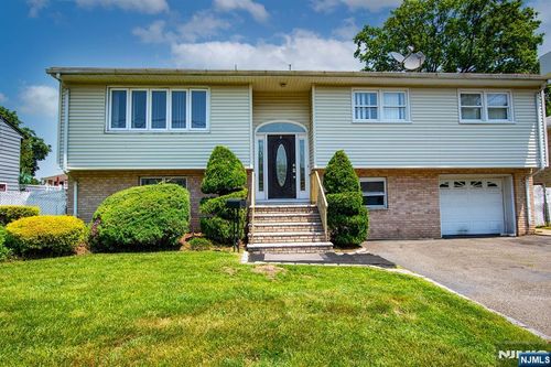 4 Elizabeth Ct, Little Ferry, NJ, 07643-1705 | Card Image