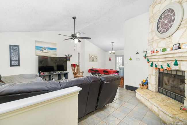 207 Cibolo Branch Dr, House other with 3 bedrooms, 2 bathrooms and null parking in Boerne TX | Image 4