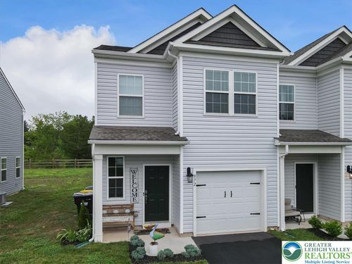 872 Peaceful Ln, Pennsburg, PA, 18073-1606 | Card Image