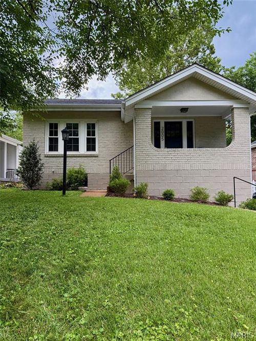 2005 Woodsey Dr, Brentwood, MO, 63144-1827 | Card Image