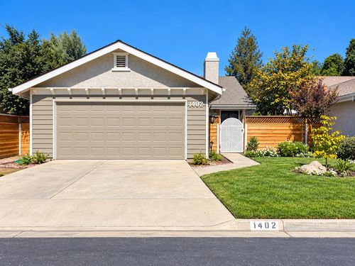 1402 E Vassar Dr, Visalia, CA, 93292-5566 | Card Image