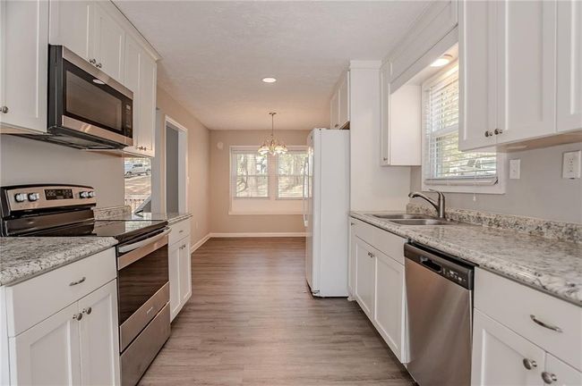 477 Victoria Rd, House other with 3 bedrooms, 2 bathrooms and 4 parking in Woodstock GA | Image 5