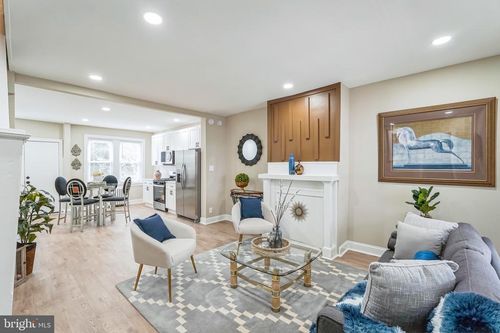 1915 W Airdrie St, PHILADELPHIA, PA, 19140-3513 | Card Image