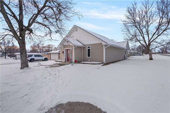 401 N Vine St, House other with 4 bedrooms, 2 bathrooms and null parking in Caney KS | Image 5