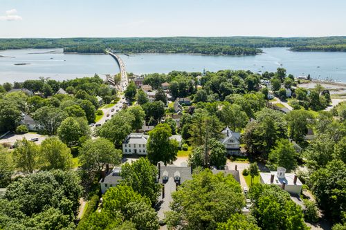 18 High Street, Wiscasset, ME, 04578 | Card Image