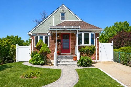 23-06 154th St, Whitestone, NY, 11357-3734 | Card Image