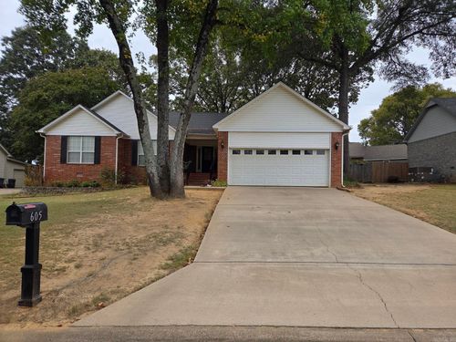605 Live Oak Dr, Searcy, AR, 72143-4531 | Card Image