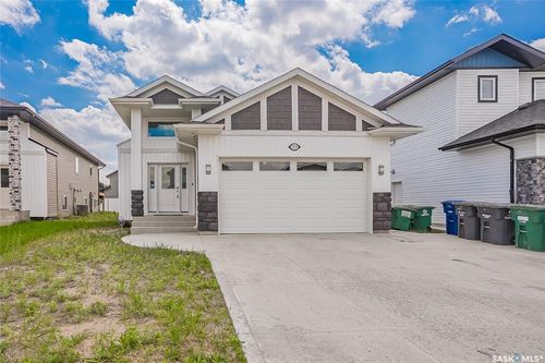 715 Bentley Manor, Saskatoon, SK, S7L6P2 | Card Image
