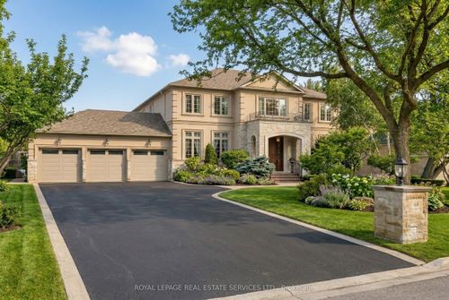 64 Yorkleigh Ave, Etobicoke, ON, M9P1Y5 | Card Image