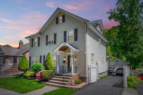 690 Garden St, Maywood, NJ, 07607-2008 | Card Image