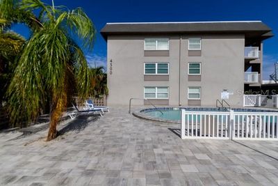 103 - 4500 37 Th Street S, Condo with 2 bedrooms, 2 bathrooms and null parking in SAINT PETERSBURG FL | Image 1