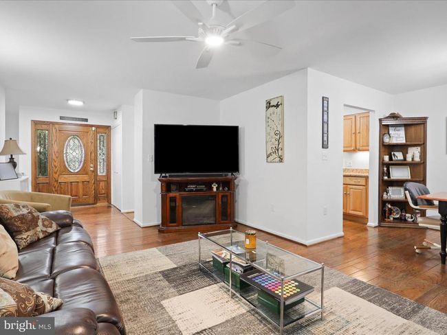 5281 Navaho Dr, House other with 4 bedrooms, 3 bathrooms and null parking in Alexandria VA | Image 6
