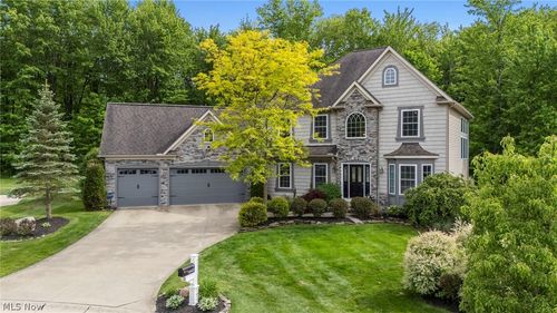 8400 Raleigh Pl, Concord Twp, OH, 44077-8547 | Card Image