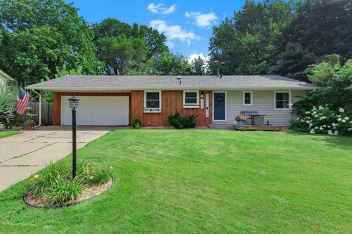 1015 Lowell Dr, Apple Valley, MN, 55124-9113 | Card Image