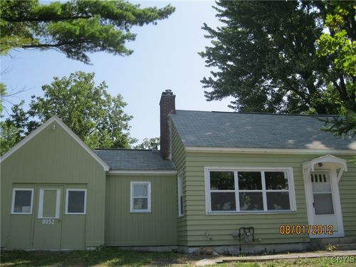 8052 Oswego Rd, Liverpool, NY, 13090-1631 | Card Image