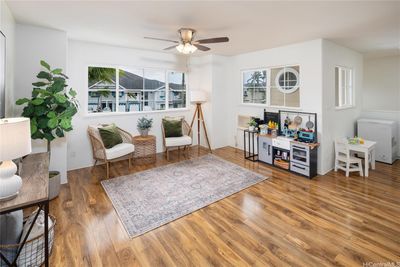 Another view of the living area; you can see a bit of Koko Head in the window. | Image 2