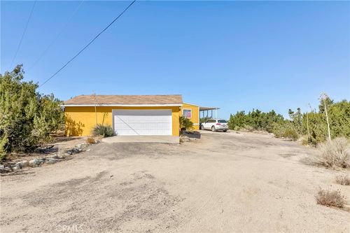 2142 Cbs Ln, Pinon Hills, CA, 92372-9450 | Card Image