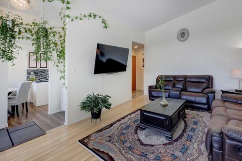 4721 Edmonton Trail Ne, Calgary, AB, T2E3V7 | Card Image