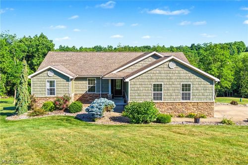 805 Wynncrest Dr, Marietta, OH, 45750-6995 | Card Image